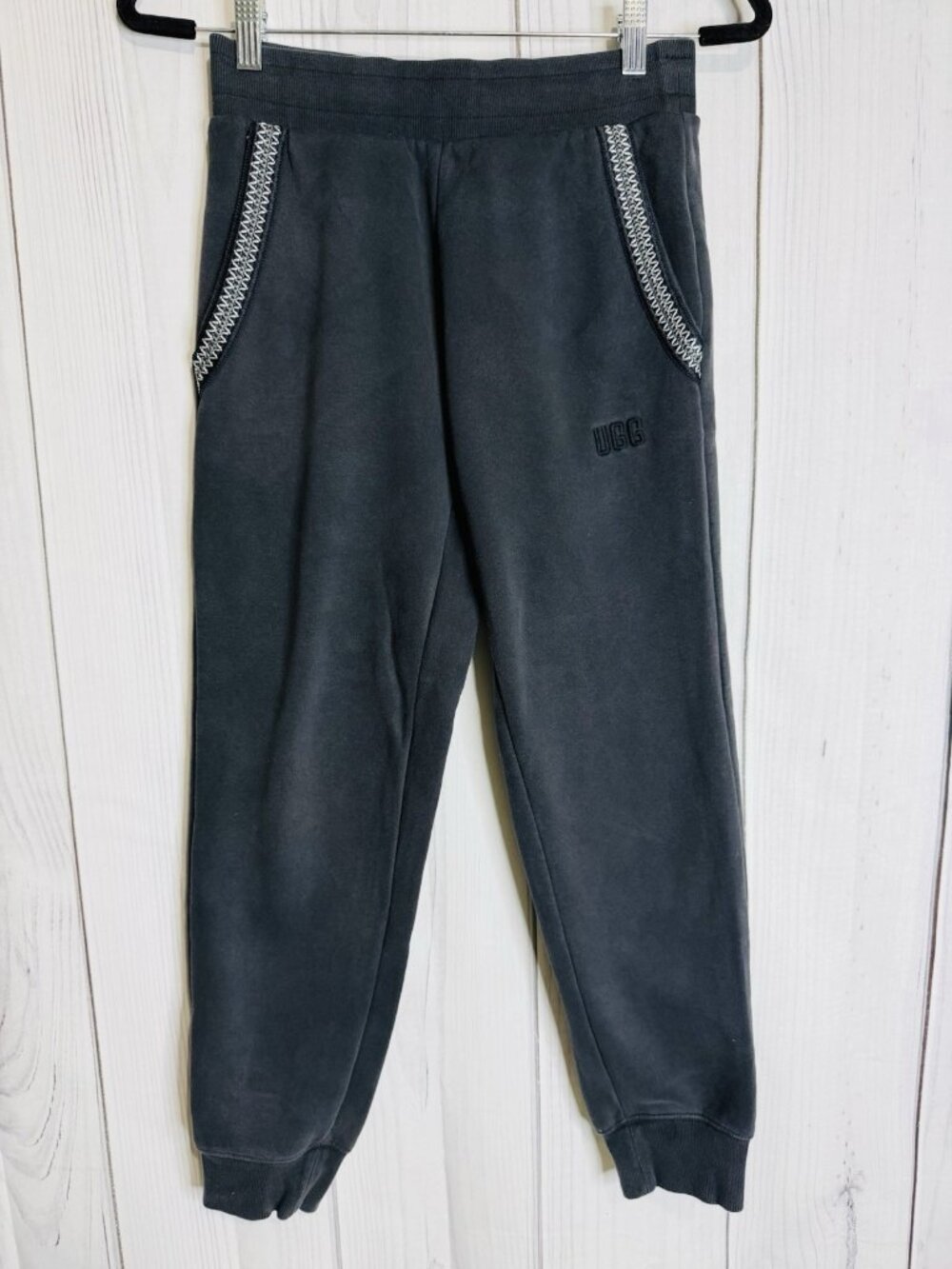 Ugg Men's Tasman Joggers Dark Gray Sweatpants Size XS (27 x 26) Embroidered